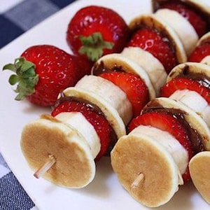 Brochetas de Pancakes con Fruta y Nutella