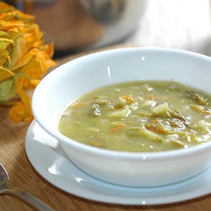 Sopa Verde de Flor de Calabaza