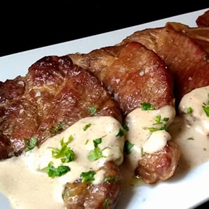 Chuletas de Cerdo con Salsa de Cebolla