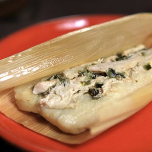 Tamales de Pollo y Poblanos con Crema de Cilantro