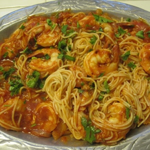 Camarones en Pasta con Salsa Picante