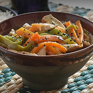 Salteado de Pollo Oriental con Verduras